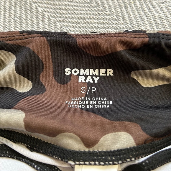 Sommer Ray ⎮ Camo legging - Picture 7 of 8